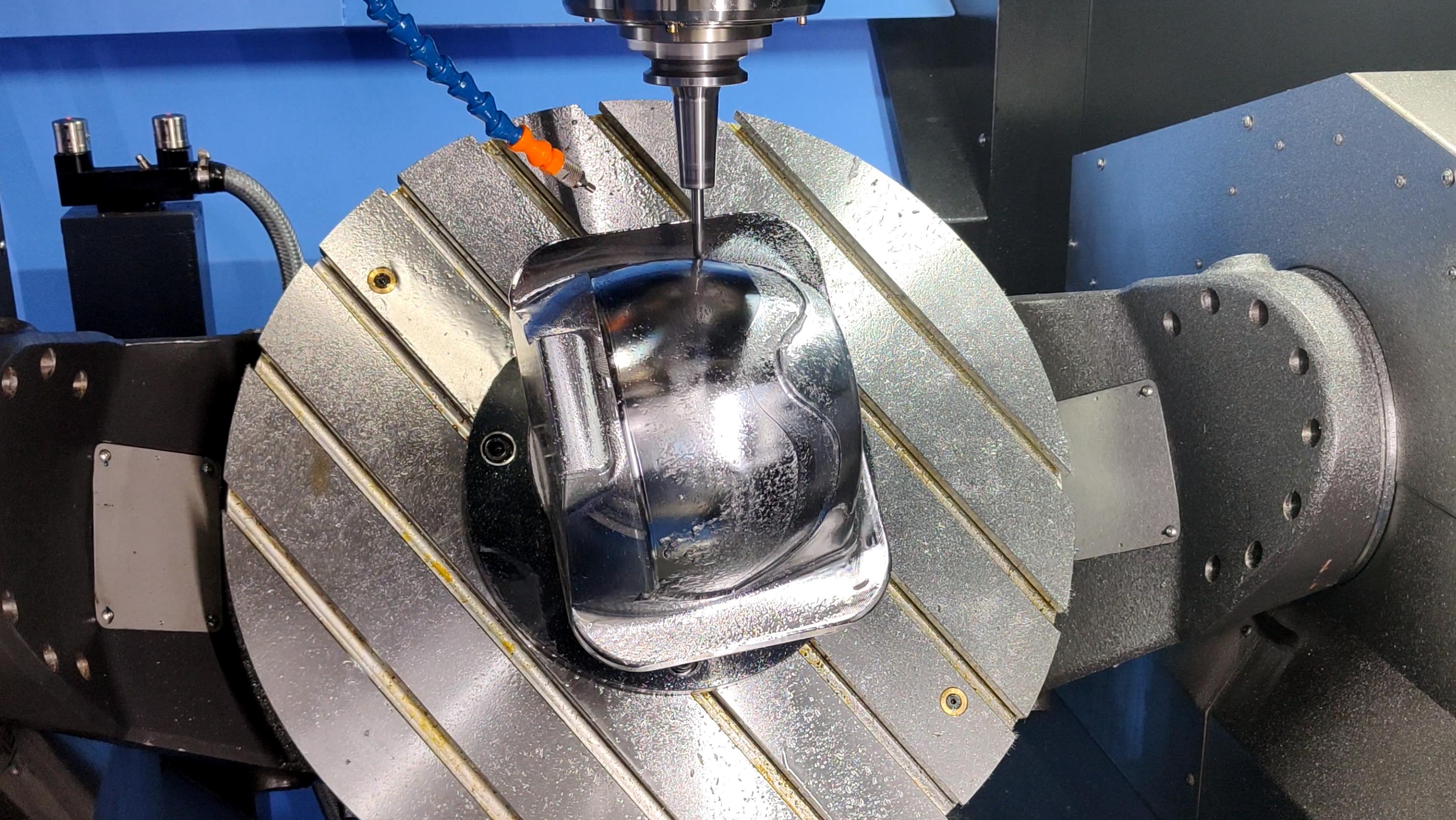 FOCUS630V 五軸加工中心：重型定梁龍門機身?雙 DD 驅(qū)動轉(zhuǎn)臺?西門子O